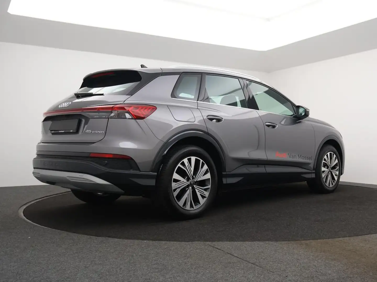 Audi Q4 e-tron 82 kWh 45 Advanced / Demo Grijs - 2