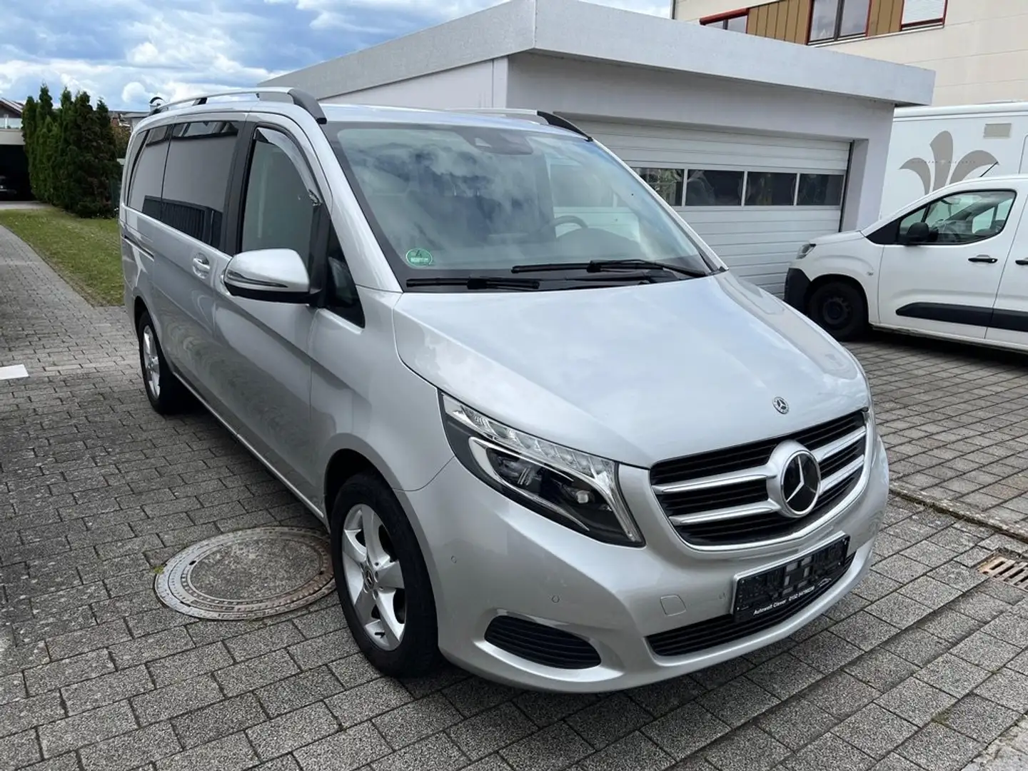 Mercedes-Benz V 250 4MATIC lang -ACC-STHZ-LED-AHK-BURMESTER-2xSCHIEBE- Gris - 2