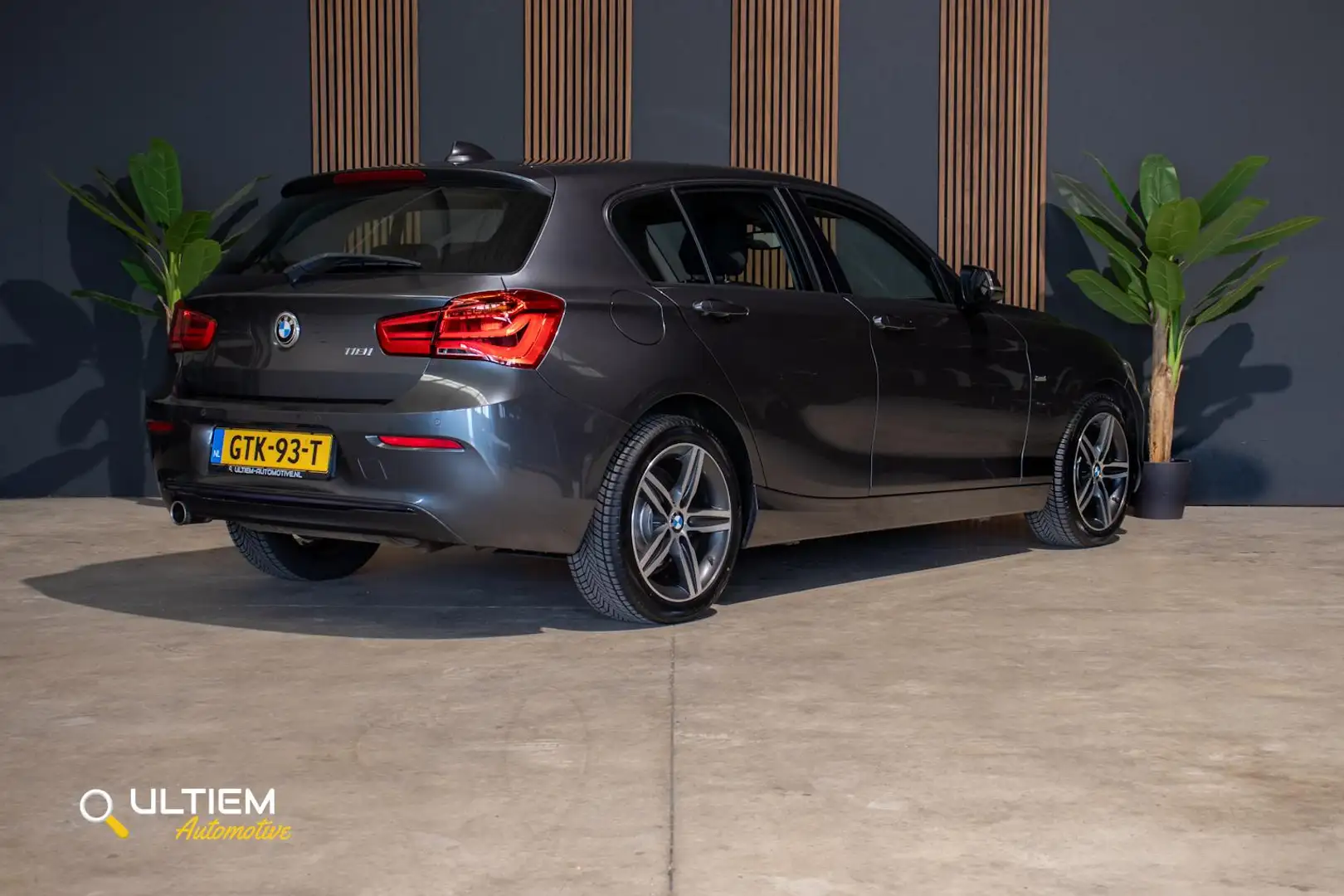 BMW 118 1-serie 118i Sport Line 2016 | LED*NAVI*CRUISE Grau - 2
