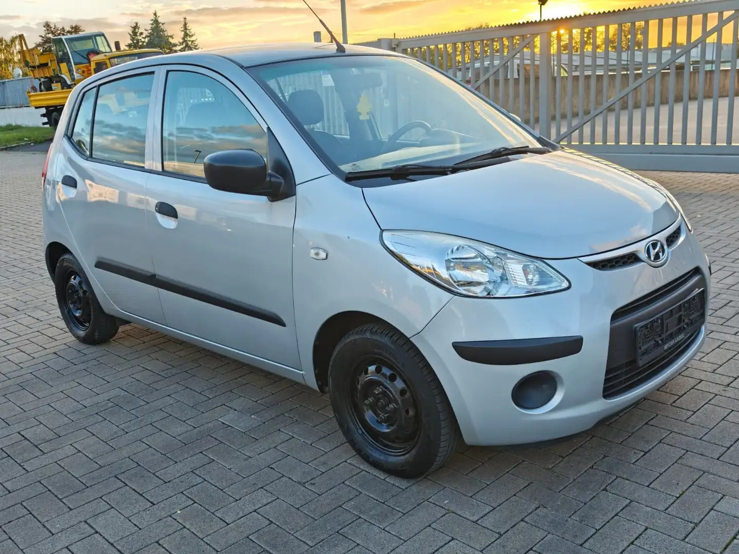 Hyundai i10 Edition+TÜV NEU Grau - 1