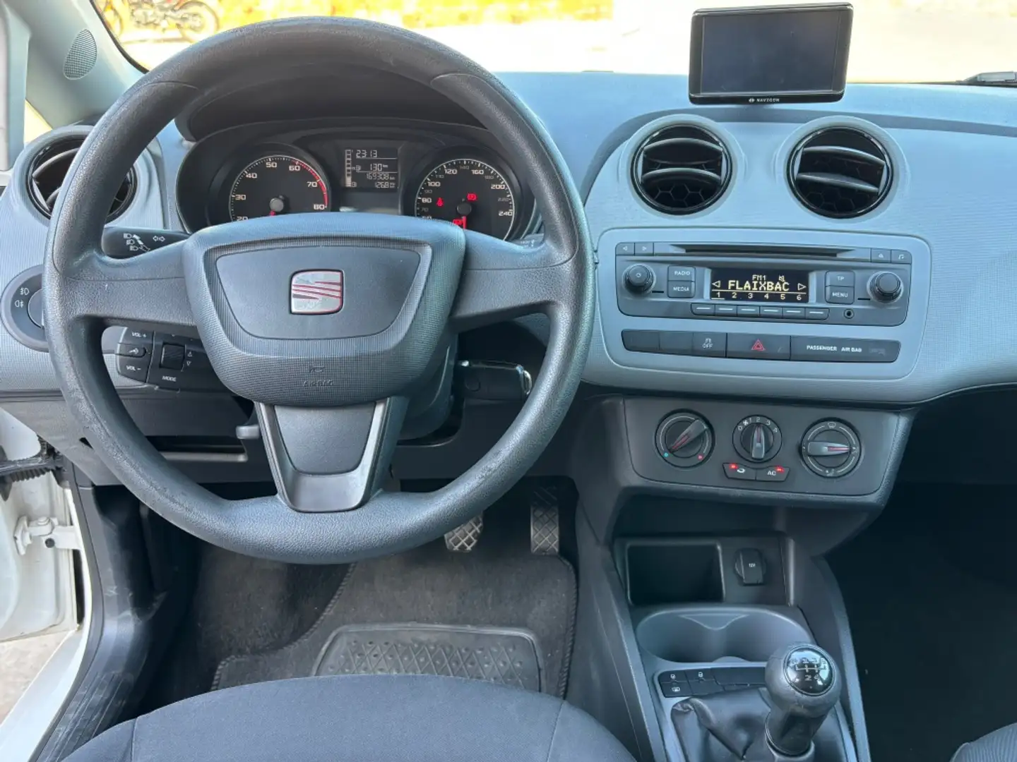 SEAT Ibiza 1.2 Reference 70 Weiß - 2