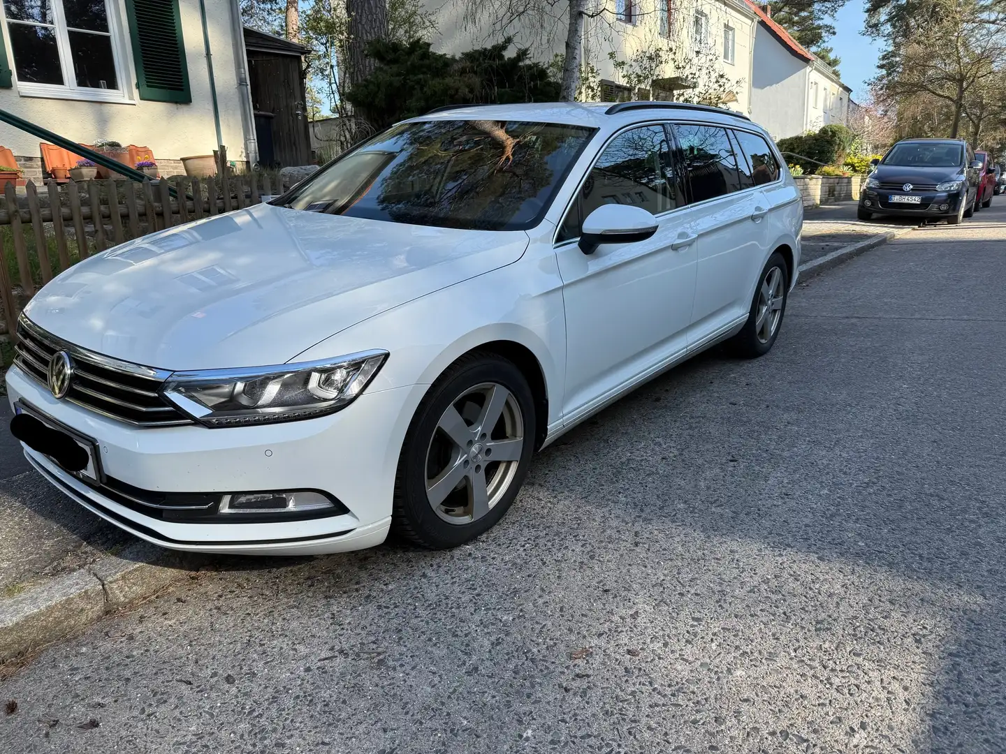 Volkswagen Passat Variant 1.8 TSI Top Aust. u. Zust., 2fach ber., AHK Weiß - 1