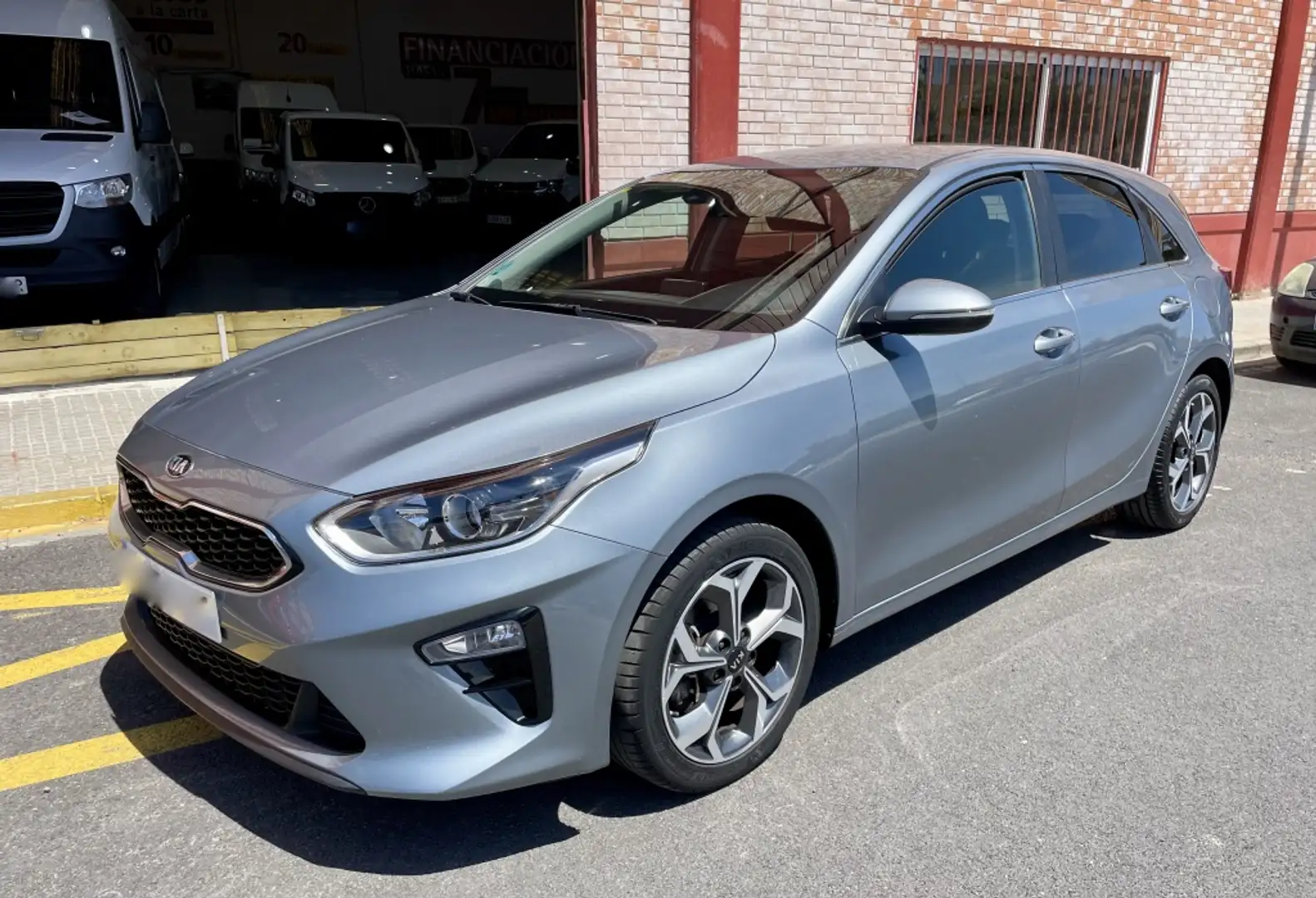 Kia Ceed / cee'd 1.6 CRDI Eco-Dynamics Tech 136 Gris - 1