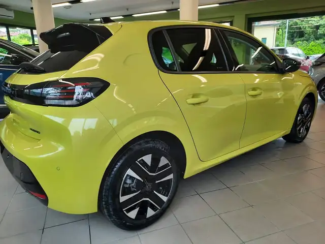 Peugeot 208 view 9