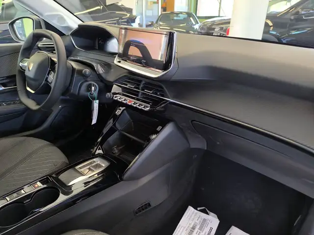 Peugeot 208 view 12