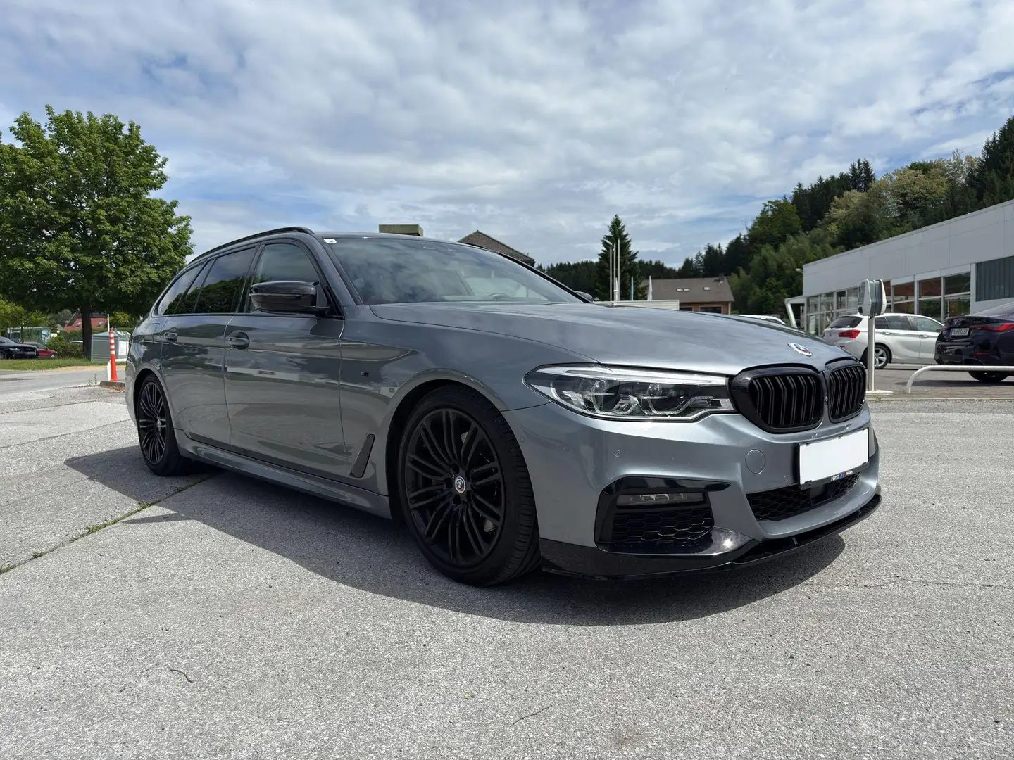 BMW 530 *** M-SPORT *** NP € 100.500 *** MEGA AUSSTATTUNG Grau - 2