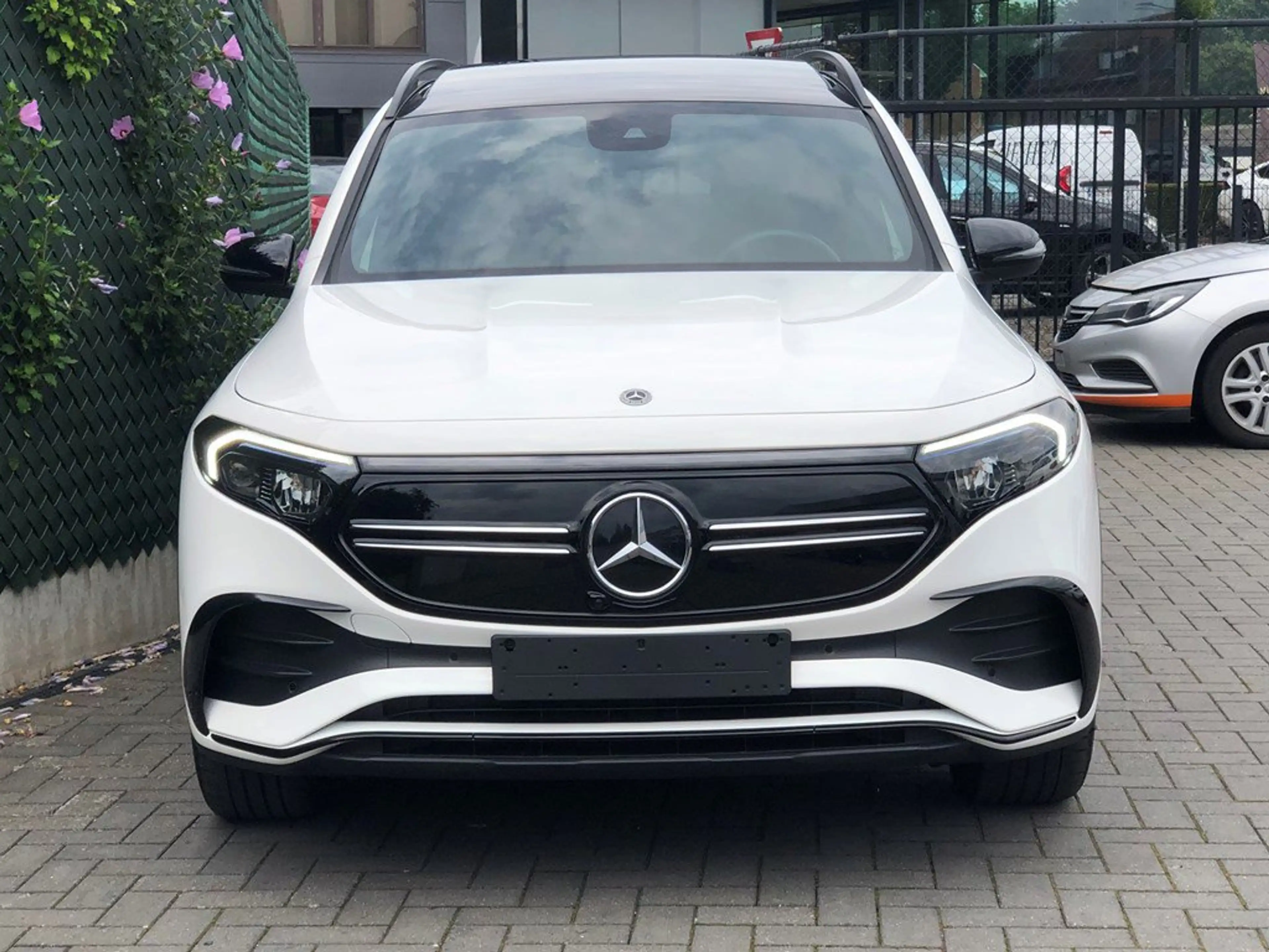 Mercedes-Benz EQB 250 250 - AMG - PANORAMADAK - NIGHTPAKKET - SFEERVERLICHTING — photo 4