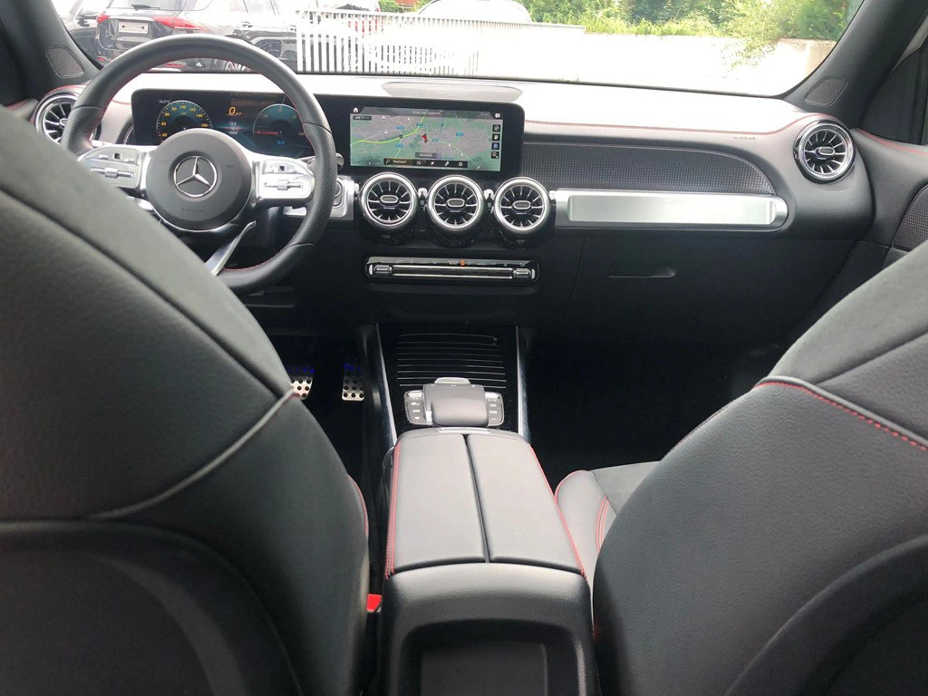 Mercedes-Benz EQB 250 250 - AMG - PANORAMADAK - NIGHTPAKKET - SFEERVERLICHTING — photo 15