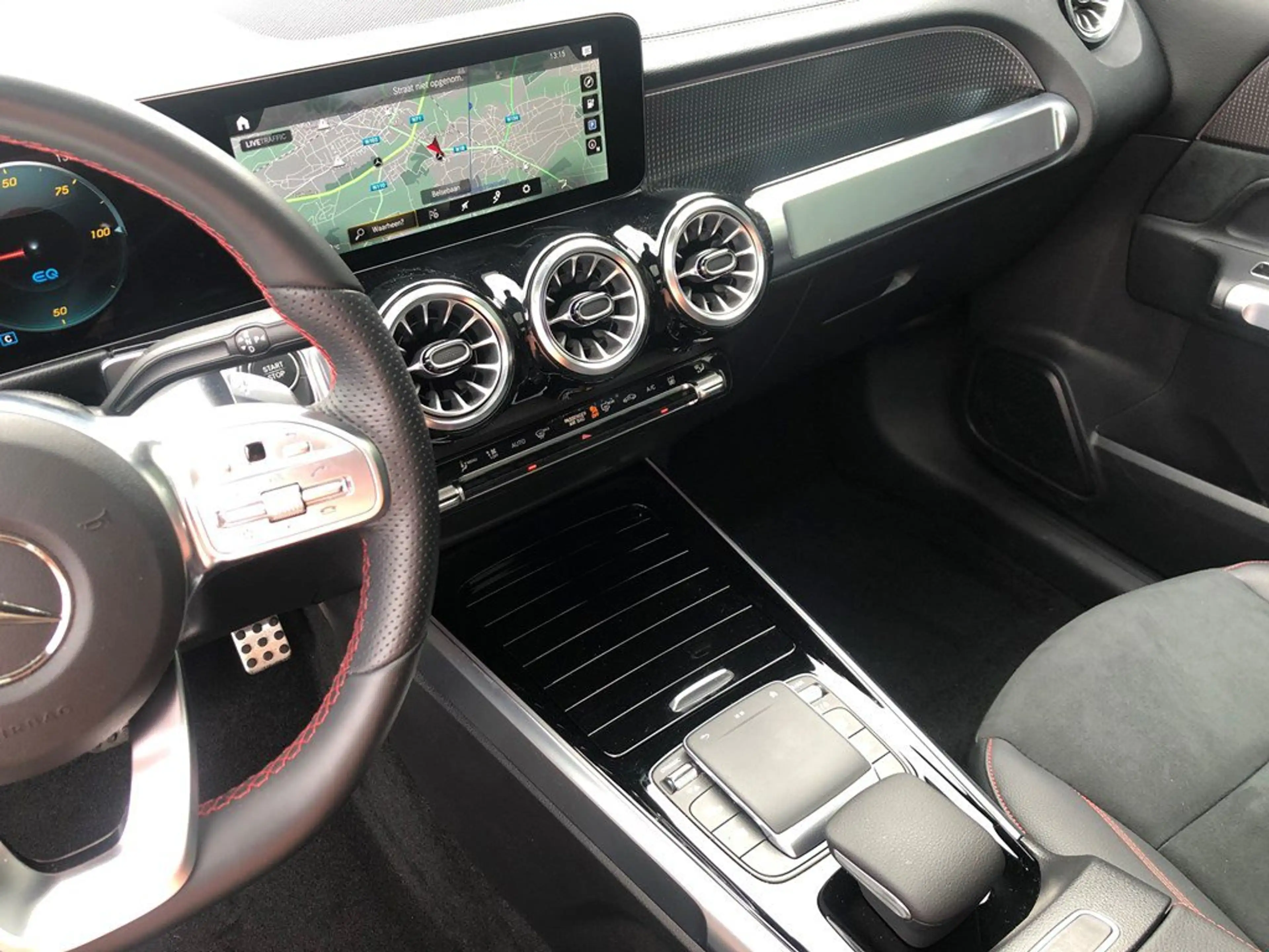 Mercedes-Benz EQB 250 250 - AMG - PANORAMADAK - NIGHTPAKKET - SFEERVERLICHTING — photo 11