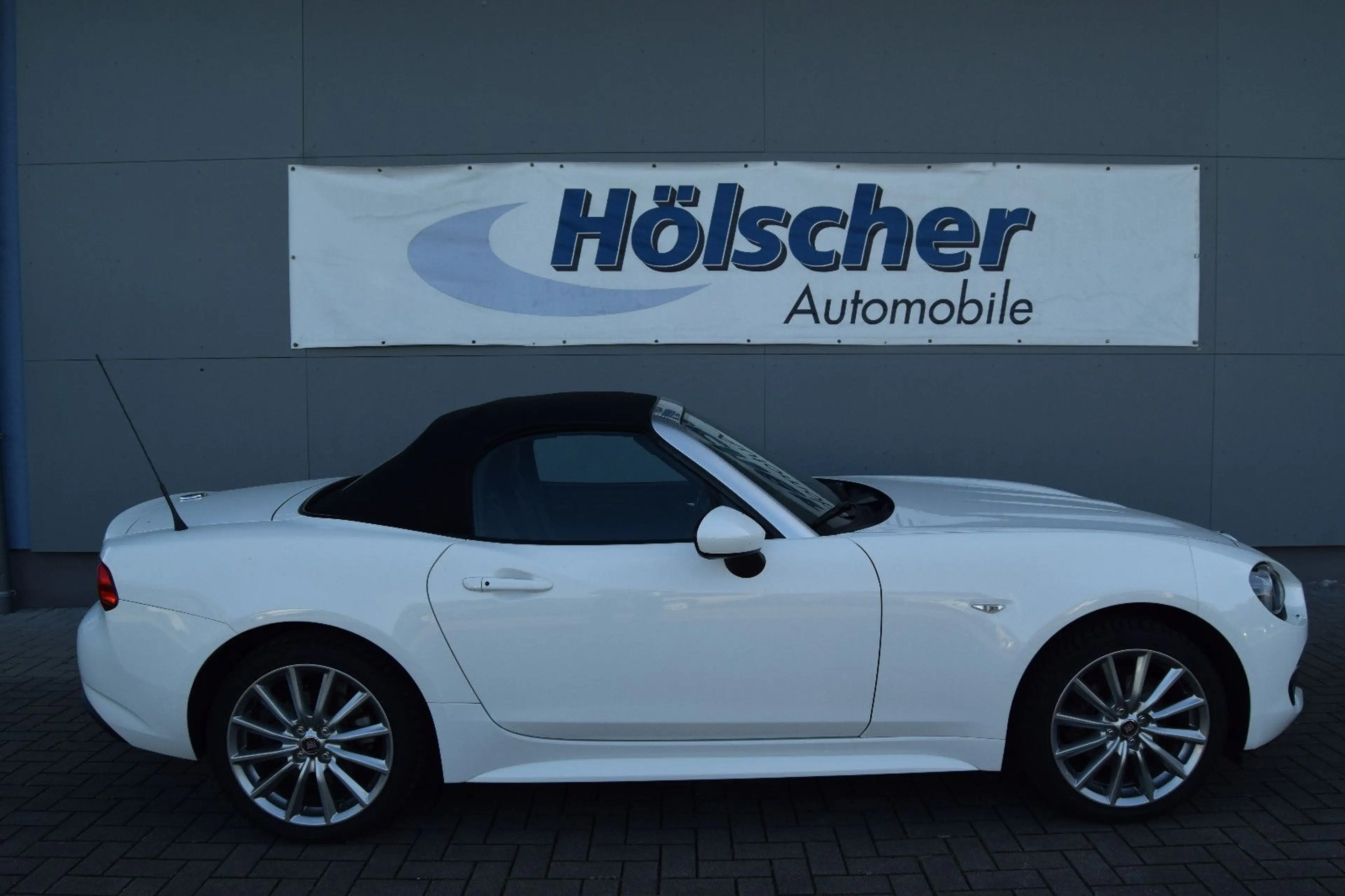 Fiat 124 Spider !AUTOMATIK! Navi,Xenon,Kam,Leder,,,,, — photo 6