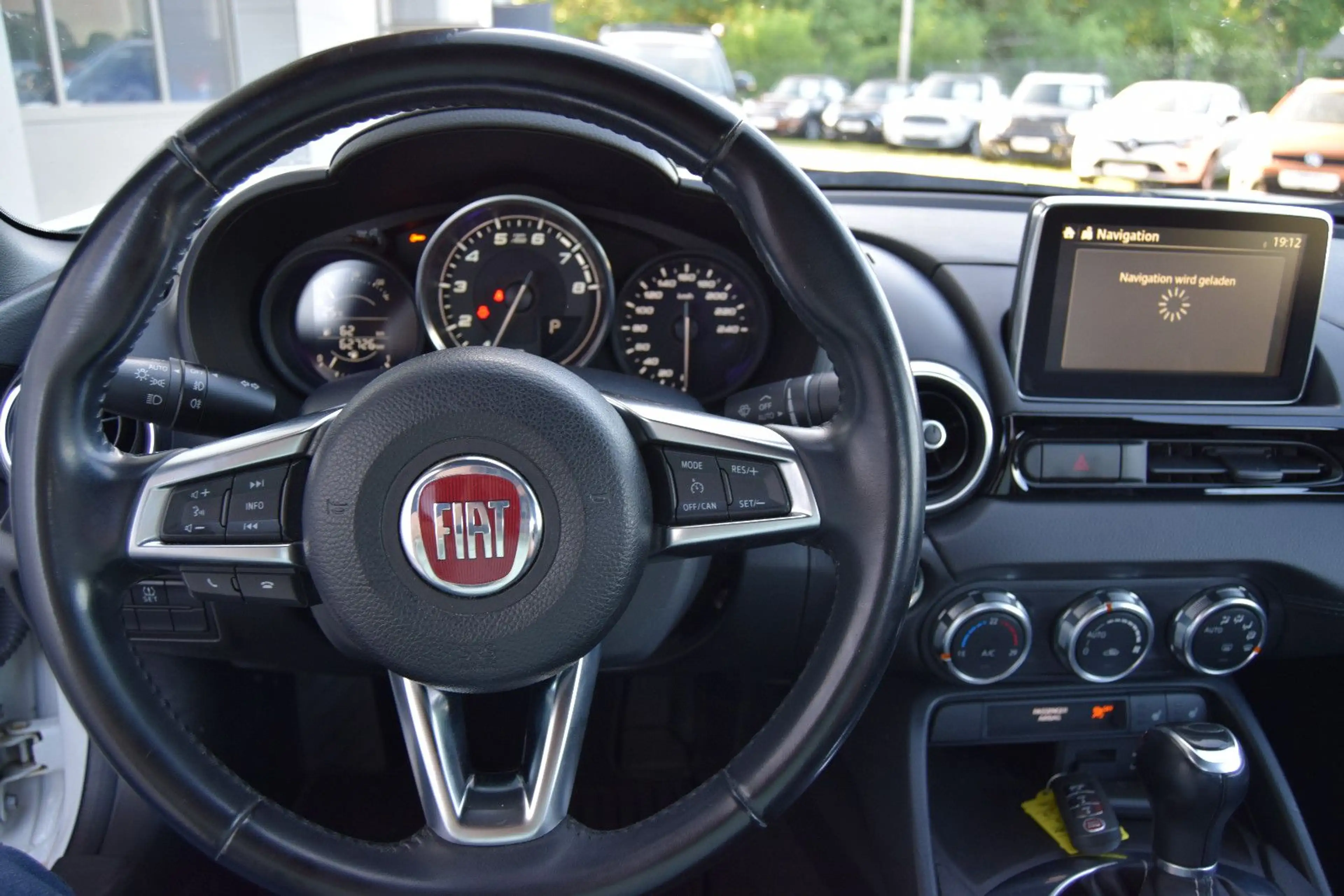 Fiat 124 Spider !AUTOMATIK! Navi,Xenon,Kam,Leder,,,,, — photo 12