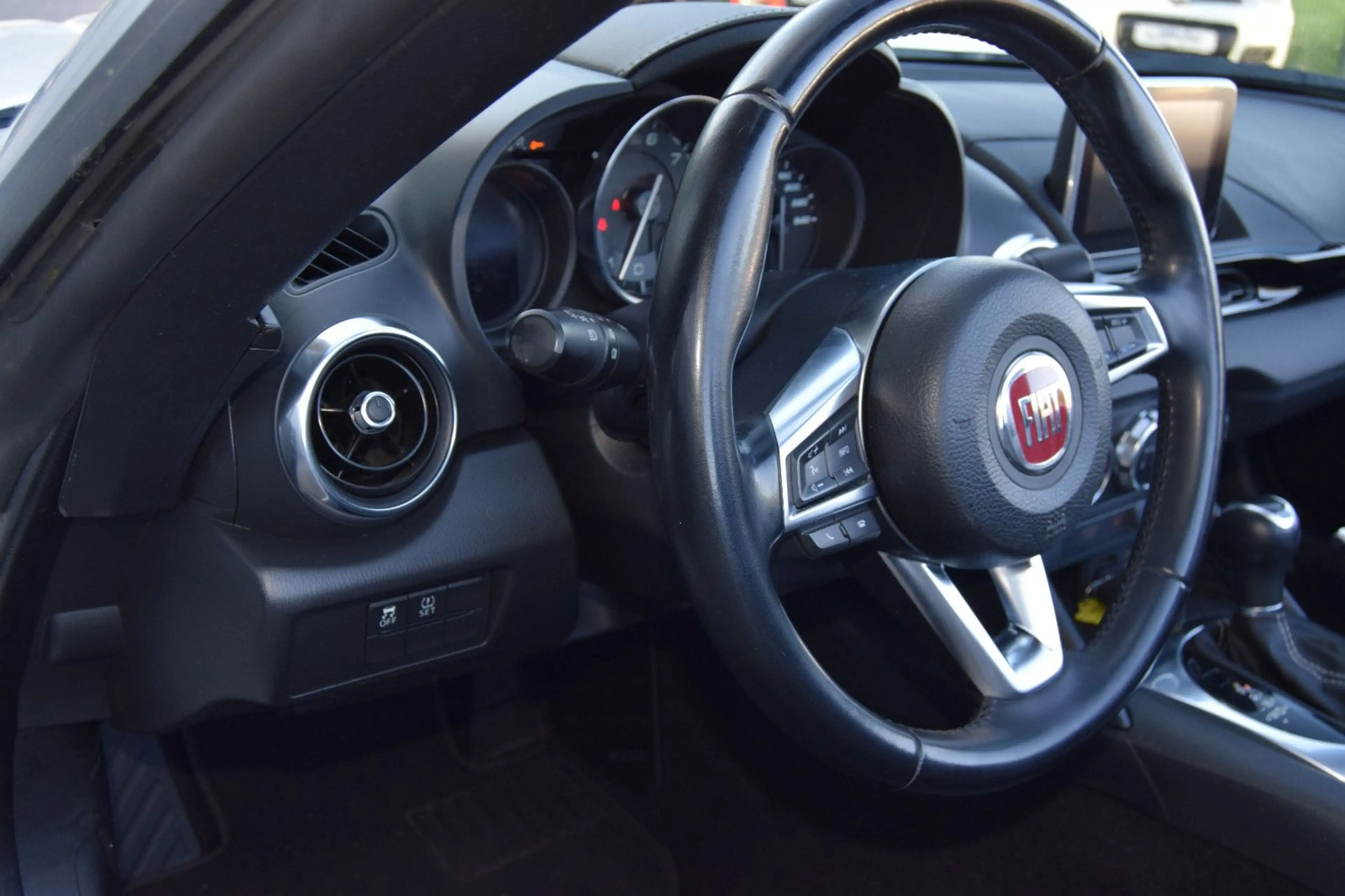 Fiat 124 Spider !AUTOMATIK! Navi,Xenon,Kam,Leder,,,,, — photo 10