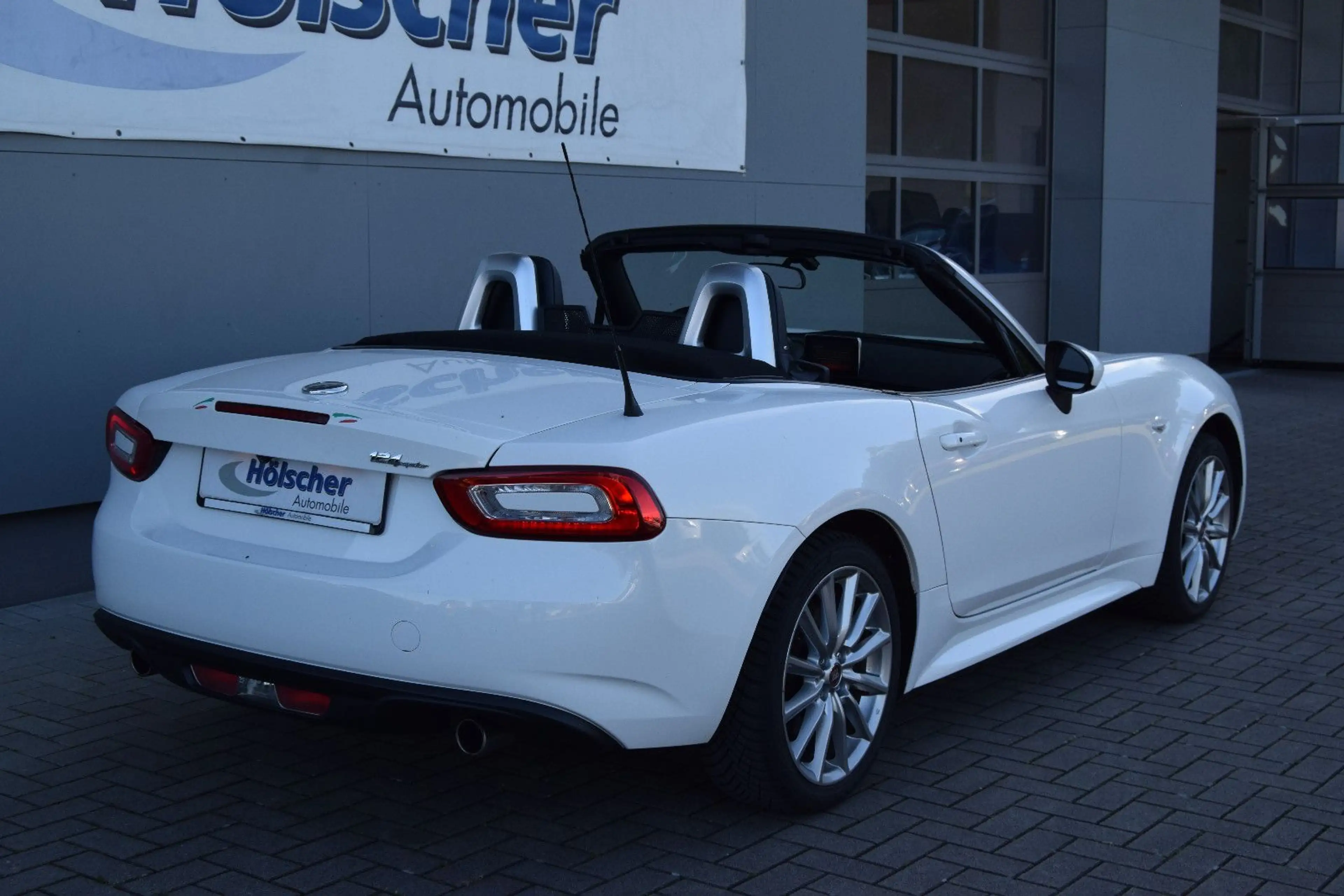 Fiat 124 Spider !AUTOMATIK! Navi,Xenon,Kam,Leder,,,,, — photo 2