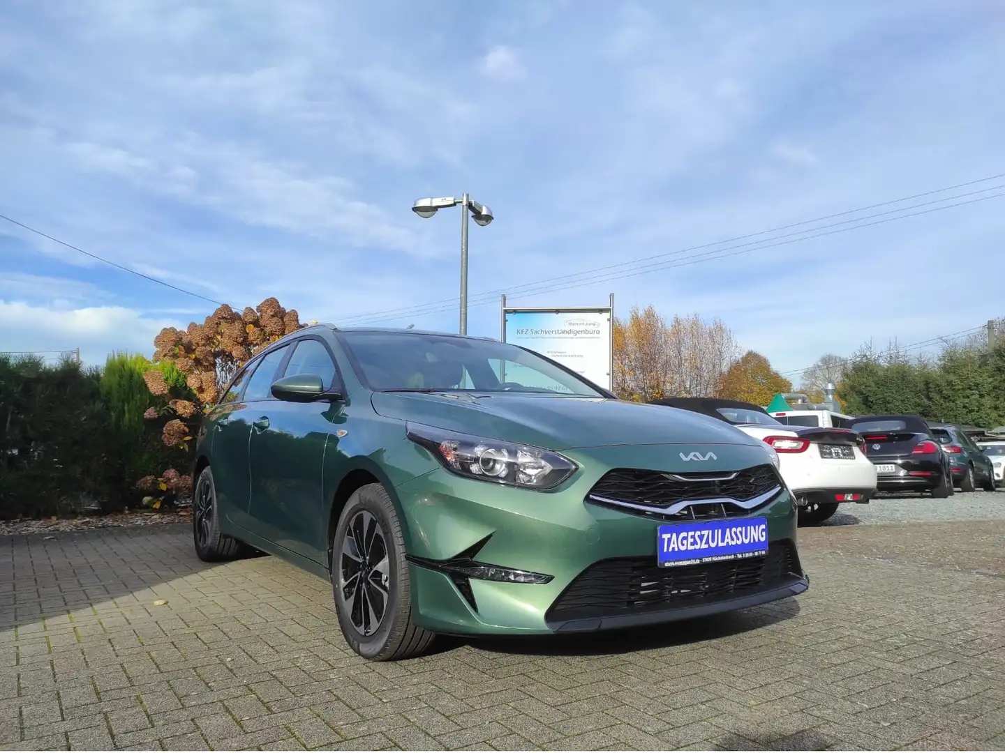 Kia Ceed SW / cee'd SW cee´d Sportswagon 1,5 T-GDI SPIN/SHZ/KAM/LED/NAVI Grün - 1