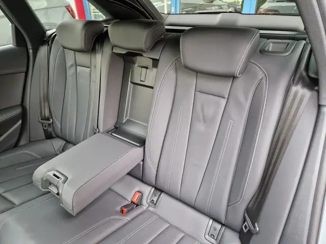 Audi A4 view 14