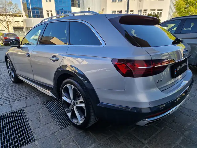 Audi A4 view 4