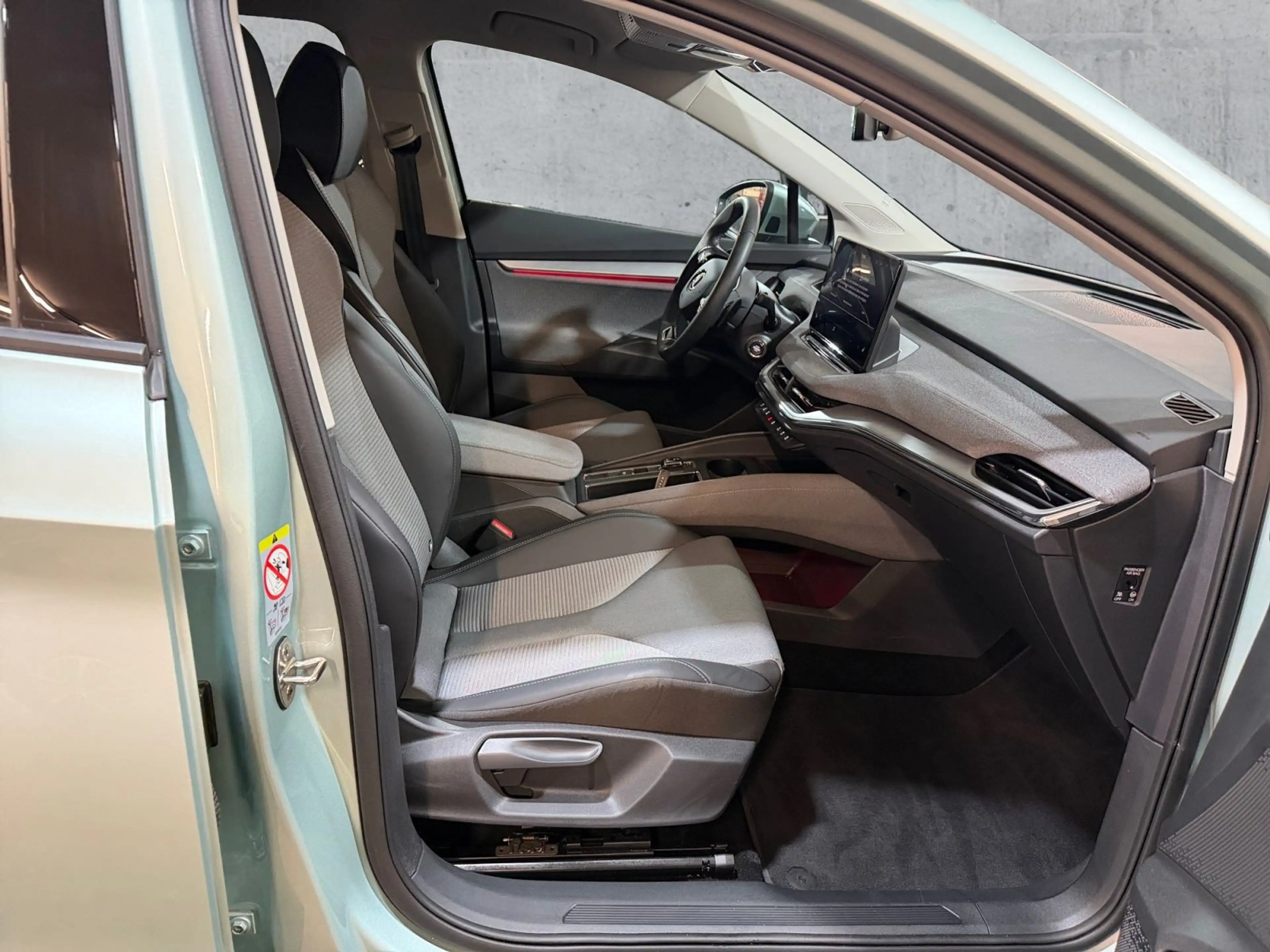 Skoda Enyaq iV 60 LOFT LED+NAVI+APP+ACC+SHZ+RFK+WäPU — photo 13