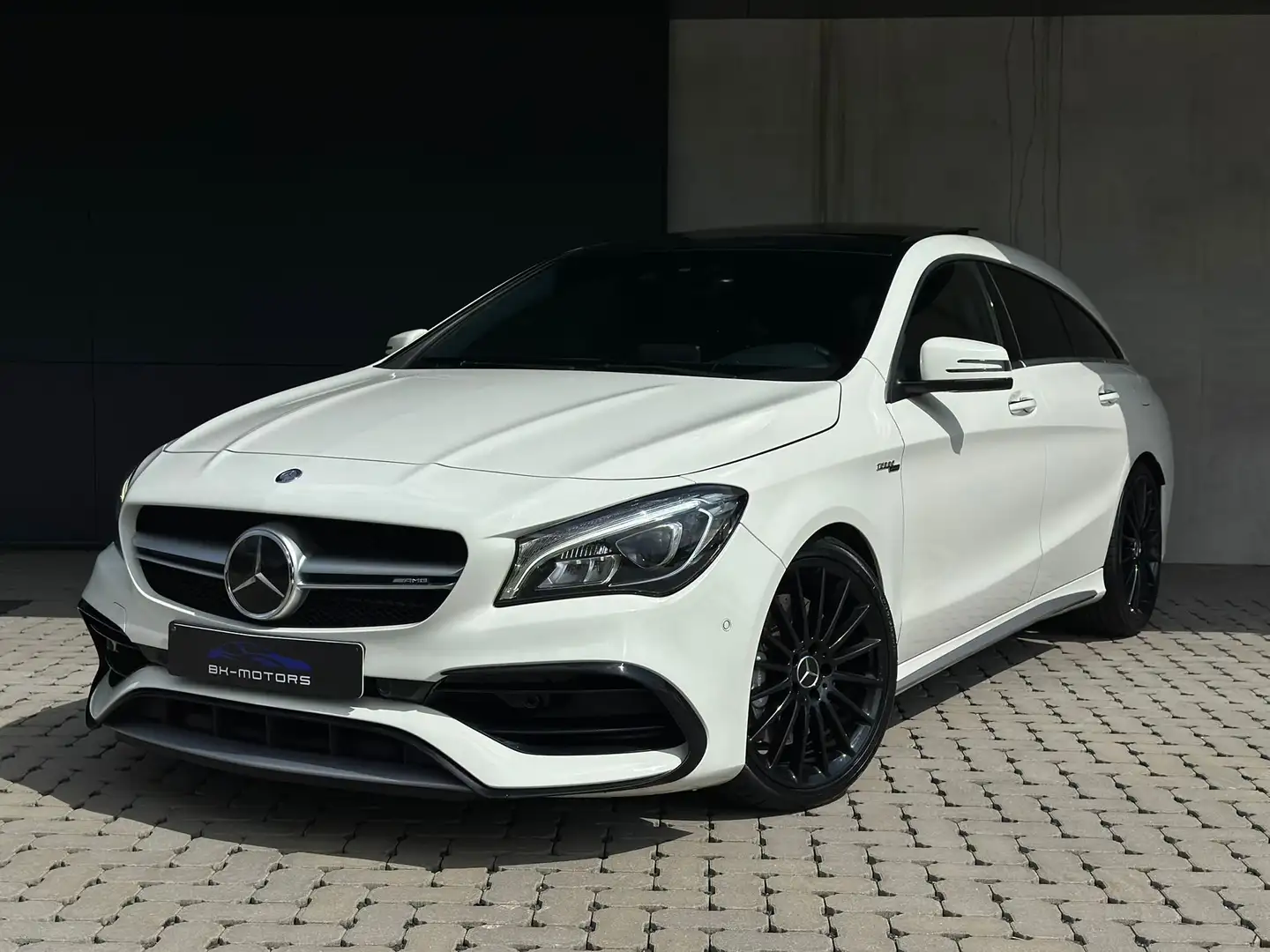 Mercedes-Benz CLA 45 AMG AMG CLA 45 4Matic Shooting Brake AMG 7G-DCT Blanc - 1