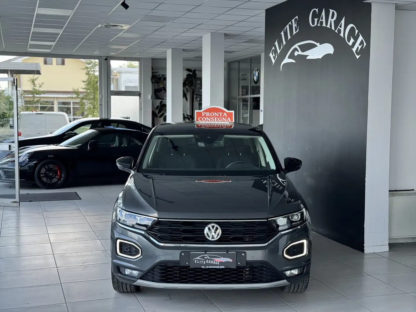 Volkswagen T-Roc 1.0 tsi Style 115cv ACC LED FULL Grigio - 2
