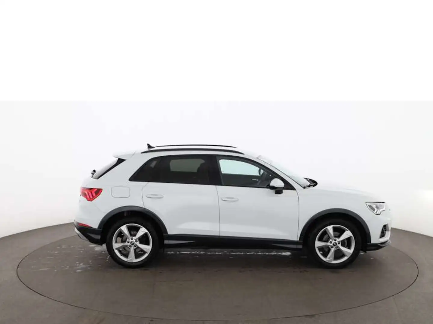 Audi Q3 35 TFSI advanced LED AHK NAVI LEDER R-CAM PDC Weiß - 2