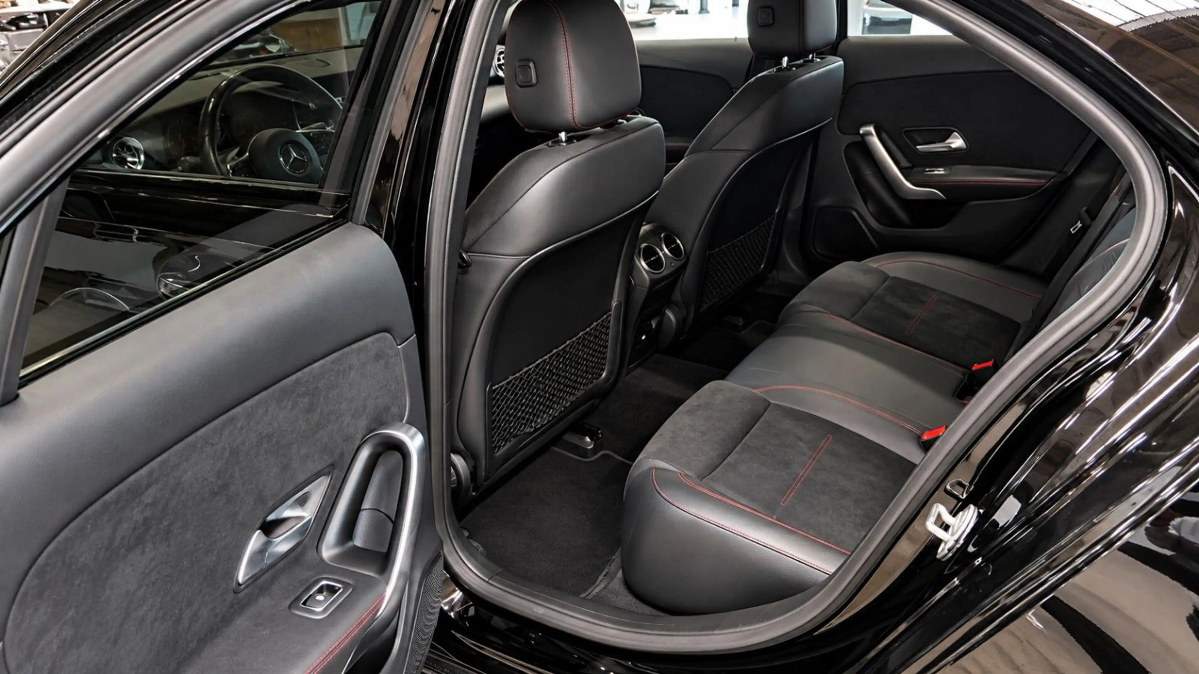 Mercedes-Benz A 180 Limousine AMG-LINE|NIGHT|PANORAMA|KAMERA — photo 9