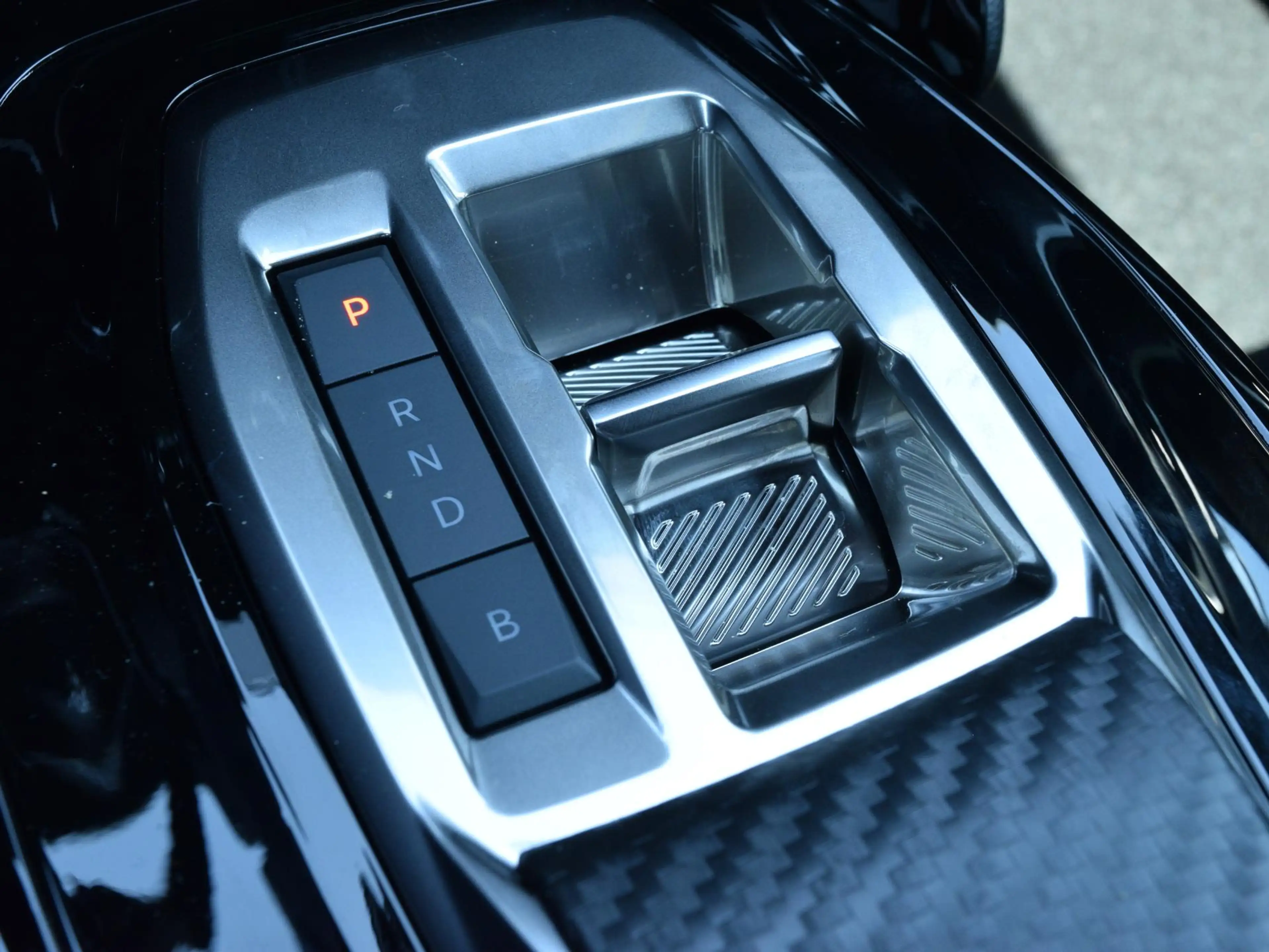 Peugeot e-2008 EV GT Avantage 54 kWh Warmtepomp l Alcantara inter — photo 15