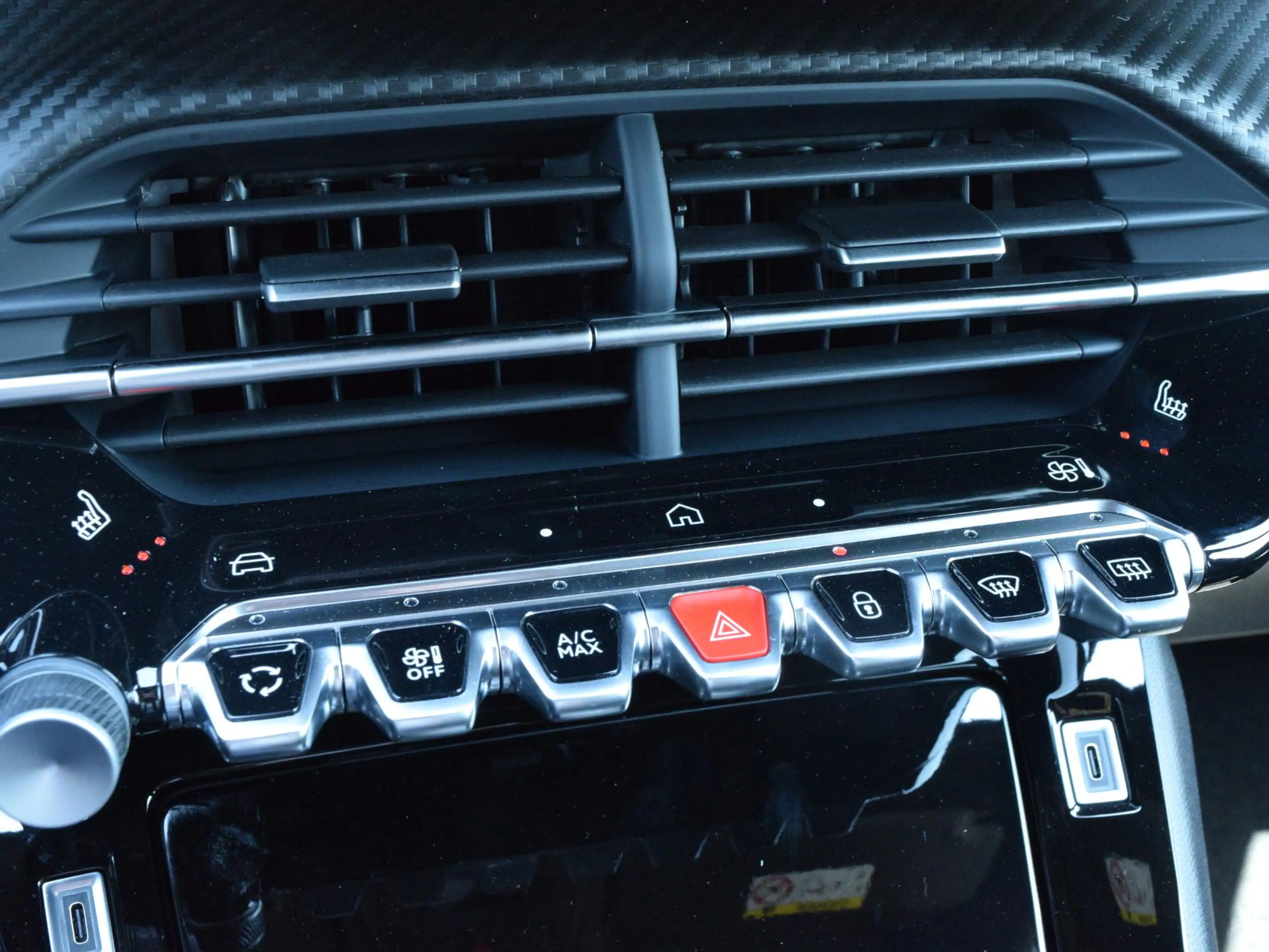 Peugeot e-2008 EV GT Avantage 54 kWh Warmtepomp l Alcantara inter — photo 14