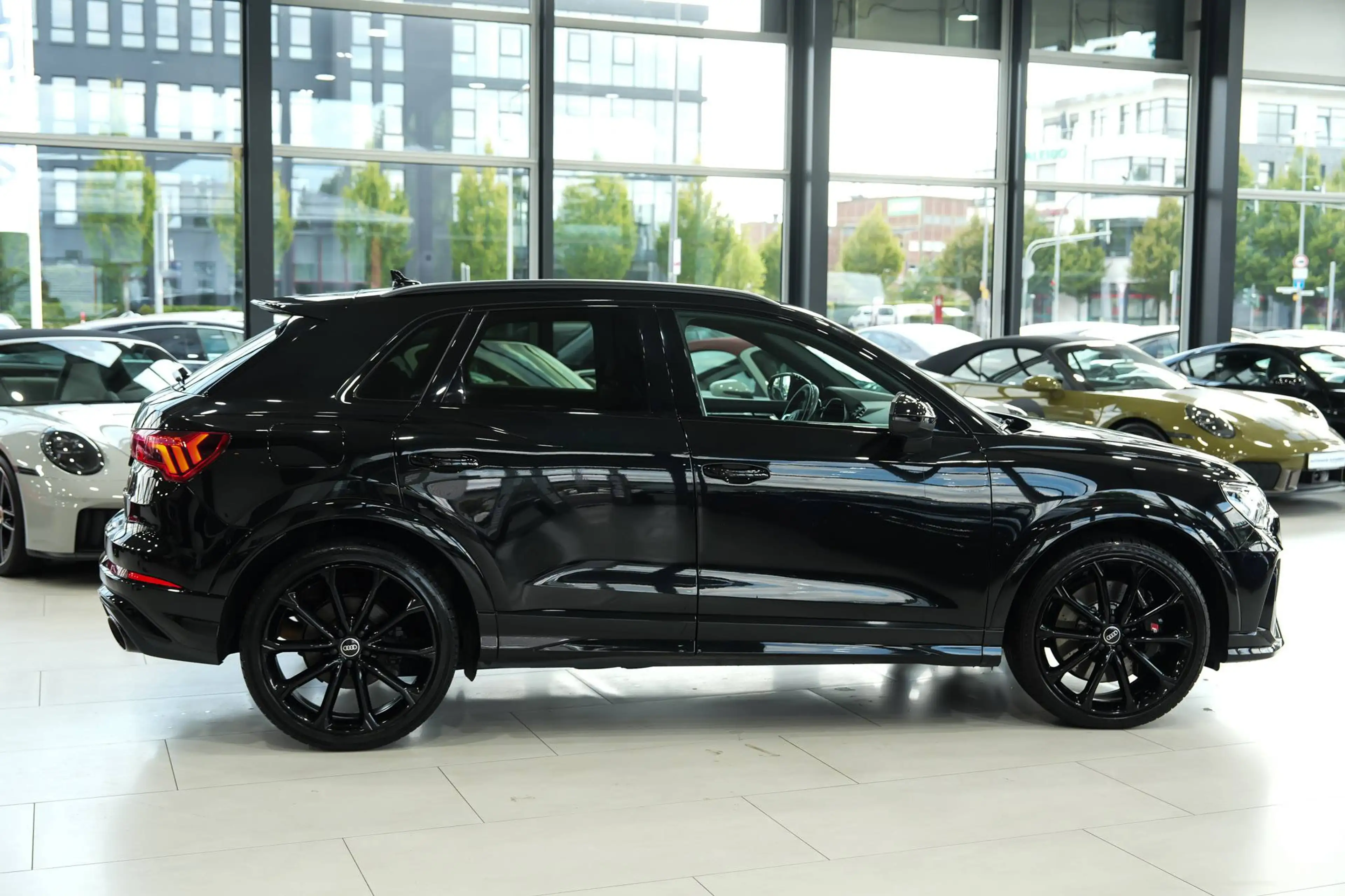 Audi RS Q3 2.5 TFSI quattro*1.HAND*RS-ABGAS*SPORTSITZE — photo 4