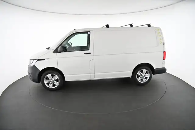 Volkswagen Transporter view 5
