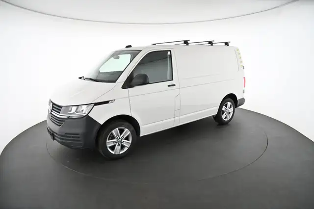 Volkswagen Transporter view 3