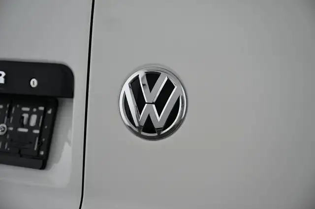 Volkswagen Transporter view 13