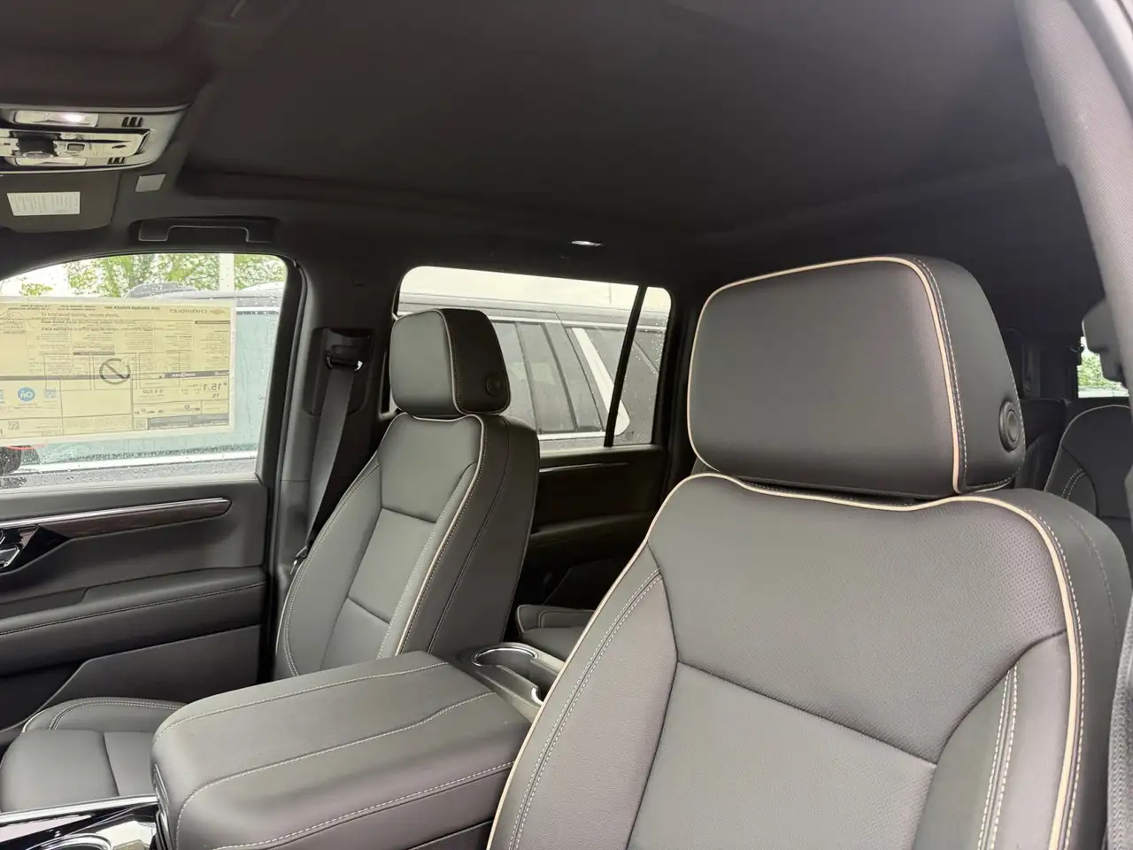 Chevrolet Suburban снимка Chevrolet Suburban