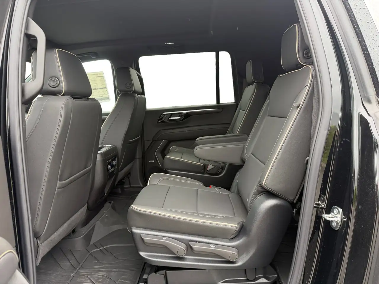 Chevrolet Suburban снимка Chevrolet Suburban