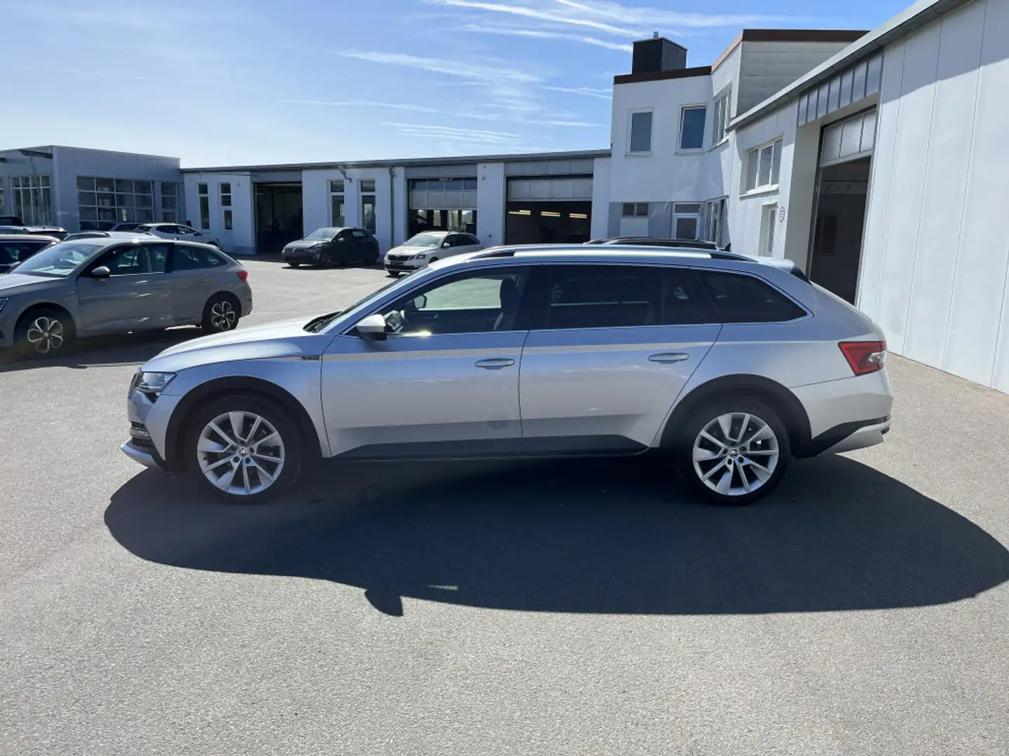 Skoda Superb Combi 2.0 TDI DSG Scout 188€ m. 20% Anzahlung DA Argento - 2