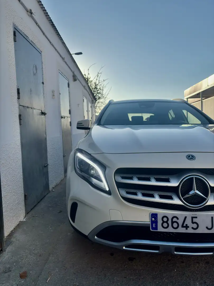 Mercedes-Benz CLA 200 Shooting Brake 200d AMG Line 4Matic 7G-DCT - 2