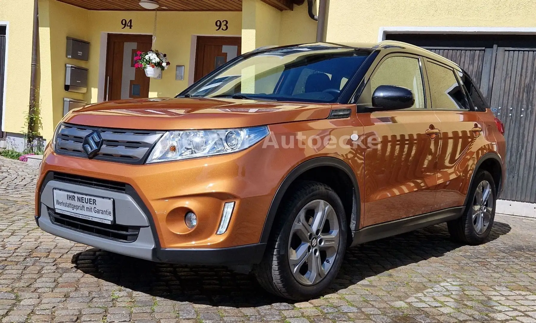 Suzuki Vitara 1.6 "Comfort 4x4"_Climatr_Sitzh_8 fach Orange - 1