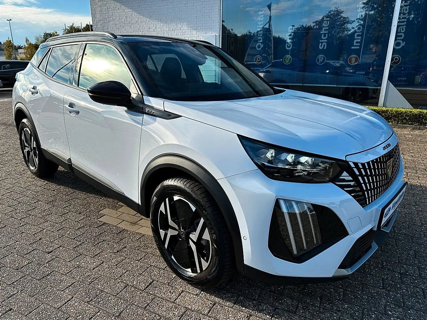 Peugeot 2008 PureTech GT ACC+BLIS+DAB+NAV+LED+Allwrr+360 Weiß - 2