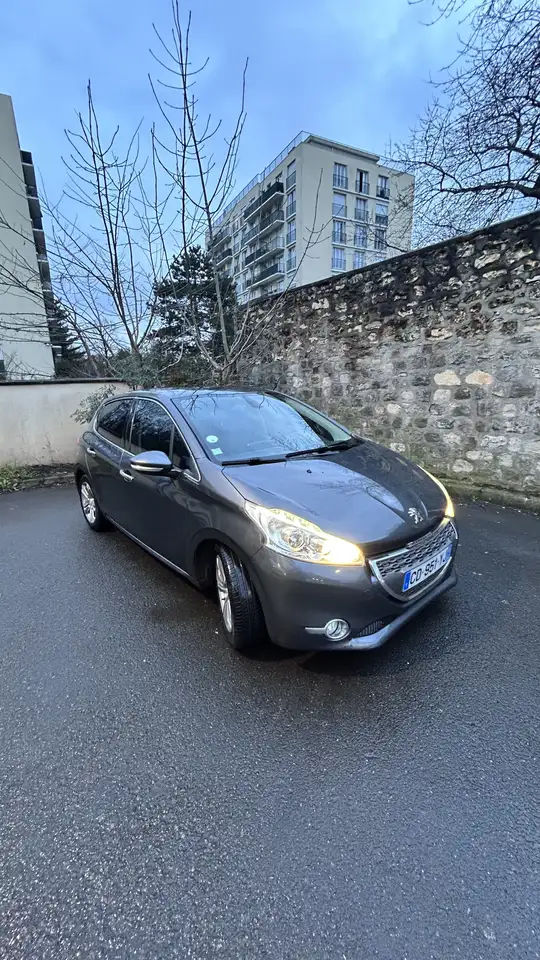 Peugeot 208 1.6 e-HDi 115ch FAP BVM6 Allure