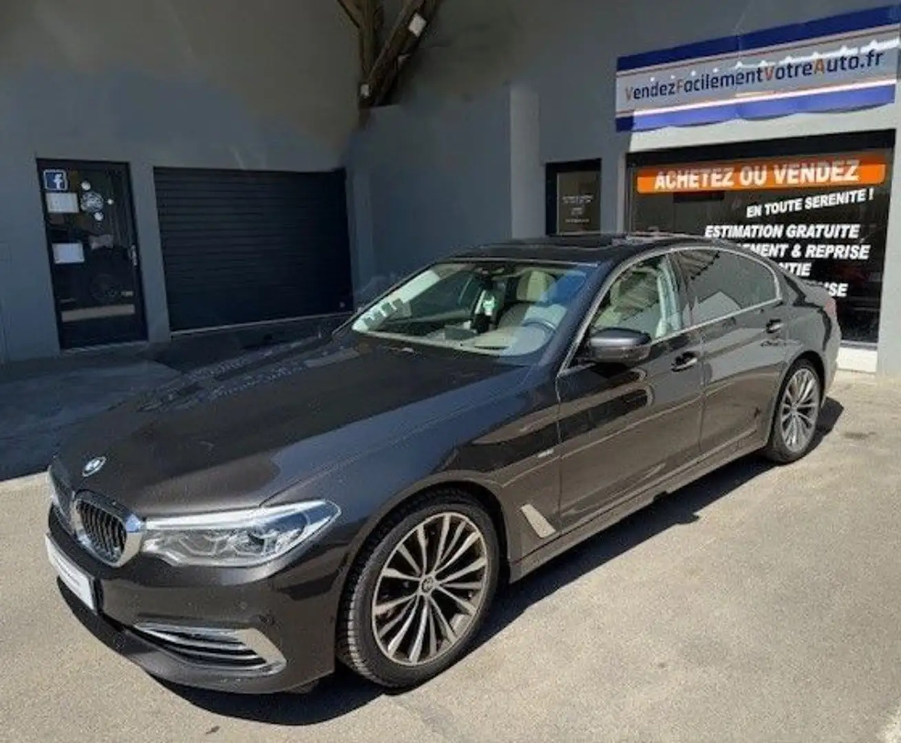 BMW 530 SERIE 530d 3.0D - 24V L6 TURBO XDRIVE Luxury Grijs - 1