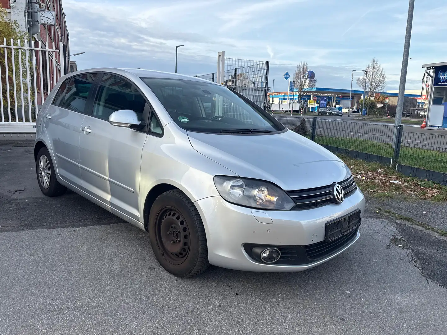 Volkswagen Golf Plus Comfortline BMT EURO5 AUTOMATIK KLIMAAUTO AHK PP Grau - 1