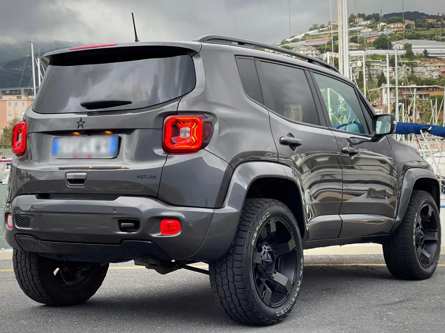 Jeep Renegade MILITEM HERO 190 CV Grigio - 1