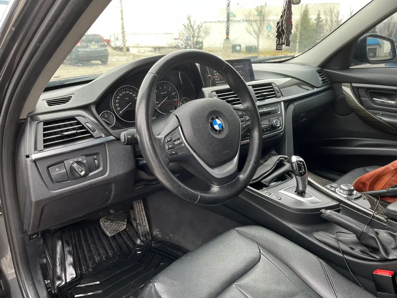 BMW 3 Series снимка BMW 3 Series