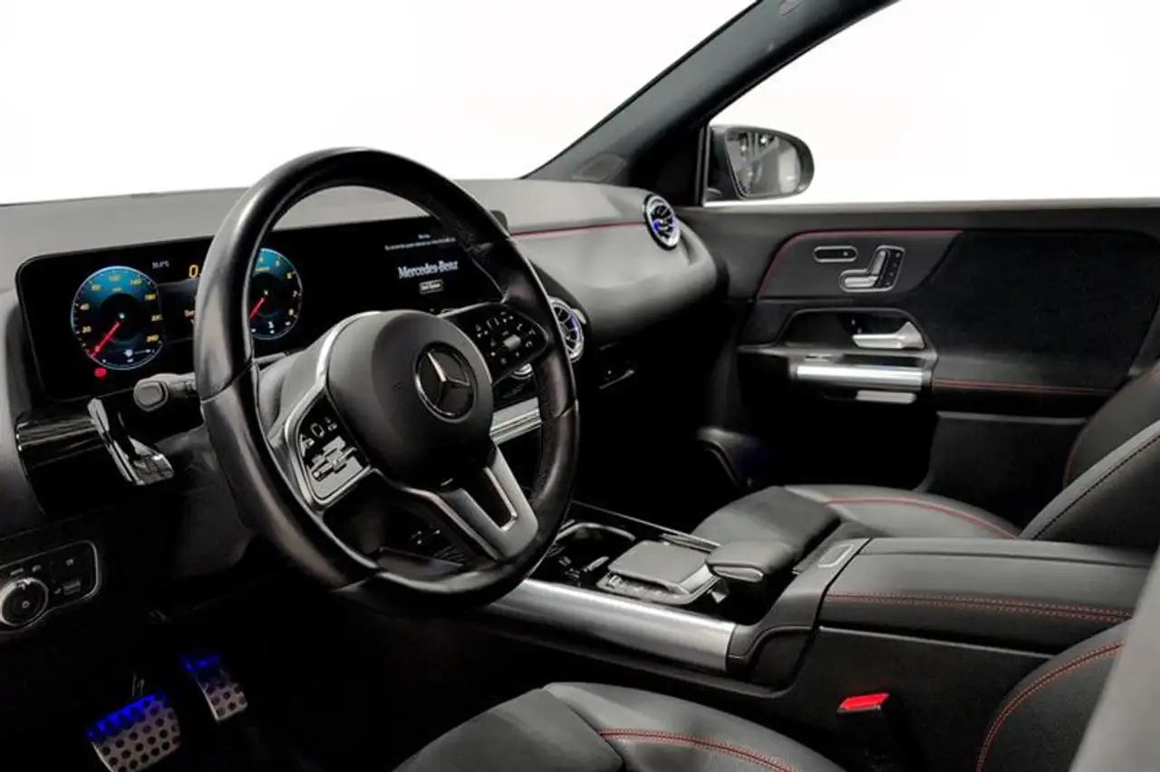 Mercedes-Benz GLA снимка Mercedes-Benz GLA