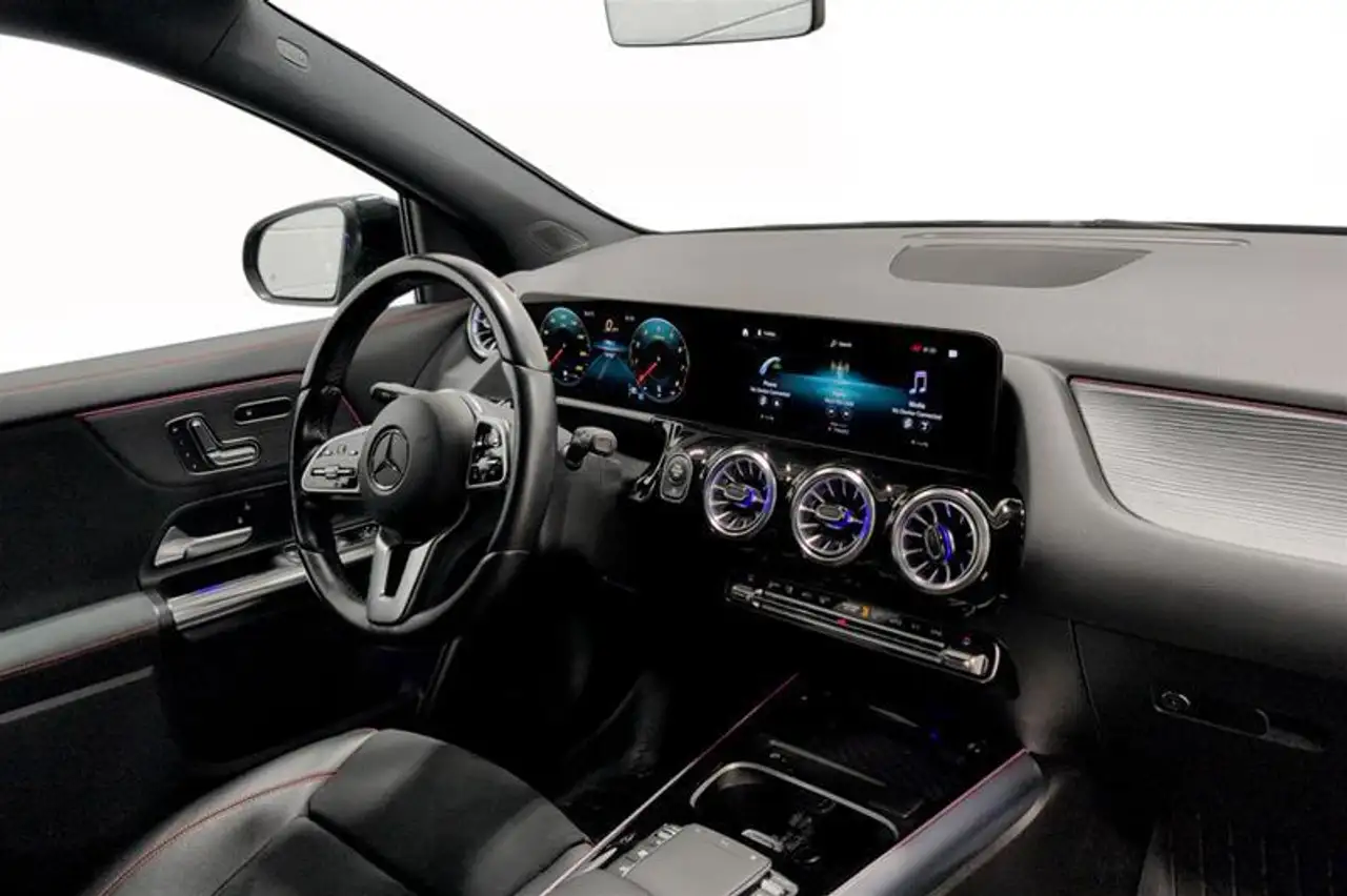 Mercedes-Benz GLA снимка Mercedes-Benz GLA