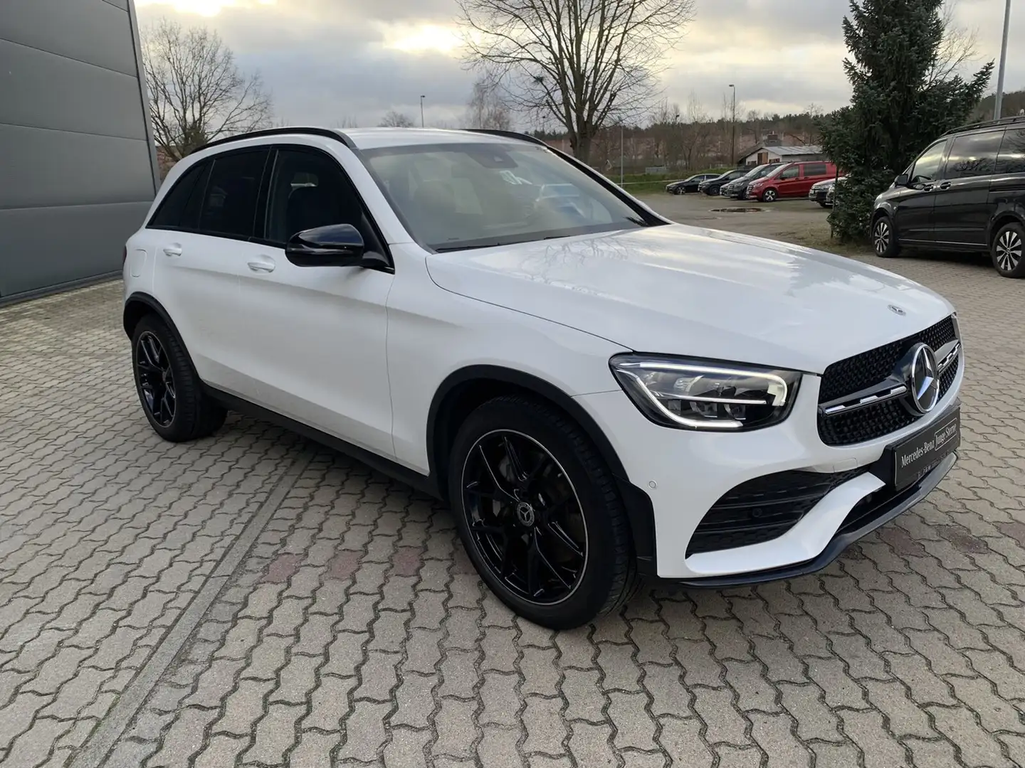 Mercedes-Benz GLC 200 GLC 200 4M AMG PLUS/MBUX/Night-Paket/ Burmester Weiß - 2