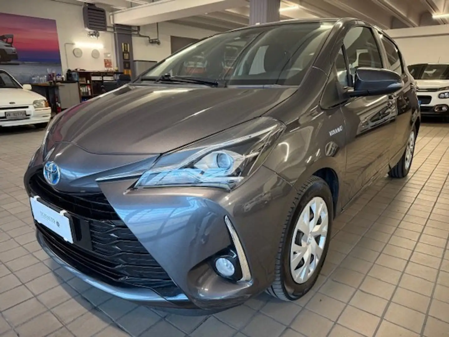 Toyota Yaris Yaris III 2017 5p 1.5h Active my18 Grigio - 1