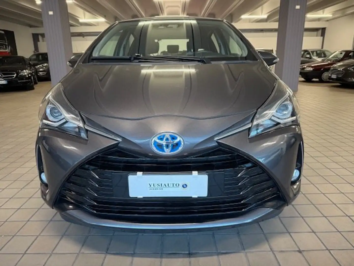 Toyota Yaris Yaris III 2017 5p 1.5h Active my18 Grigio - 2