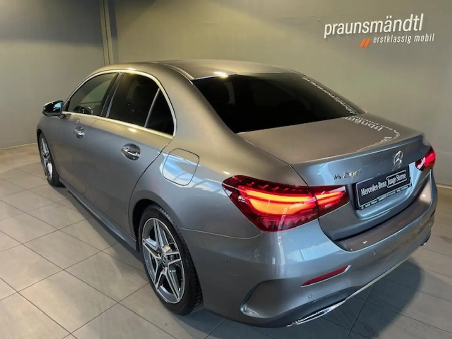 Mercedes-Benz A 200 Limousine AMG Distr/Memory/Kamera/Pano/AHK Grau - 2