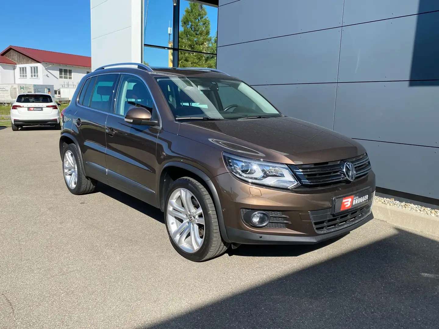 Volkswagen Tiguan 2.0 TDI Sport & Style AHK NAVI KAMERA PANO Bruin - 2
