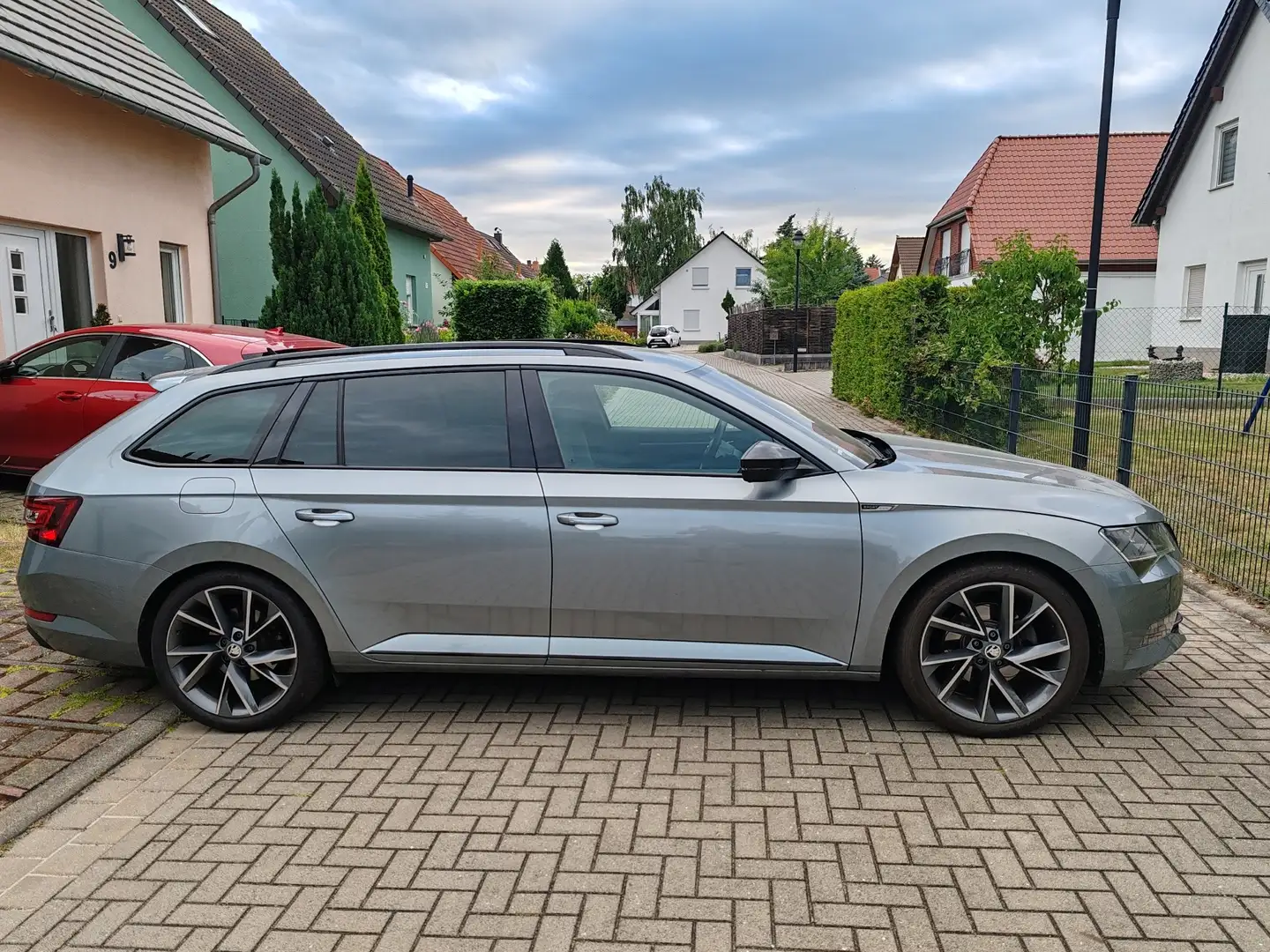 Skoda Superb Combi 2.0 TSI DSG SportLine Grau - 2